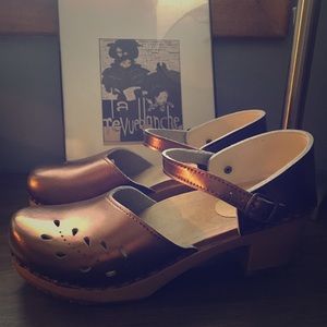 10 // Sven Clogs